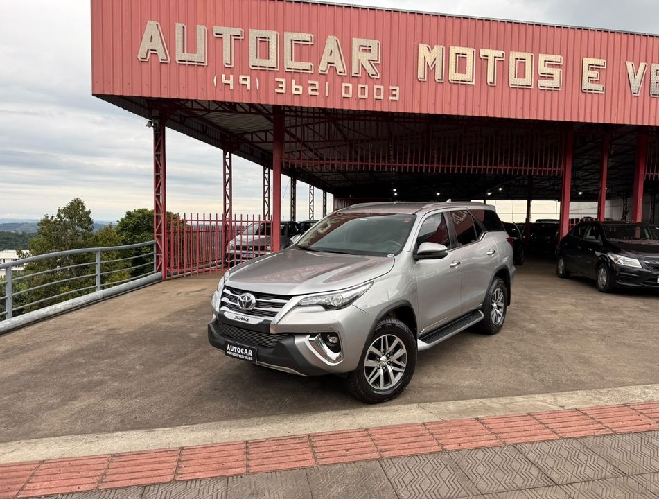 Toyota Hilux SW4 SRX 4x4 2.8 TDI 16V Dies. Aut.