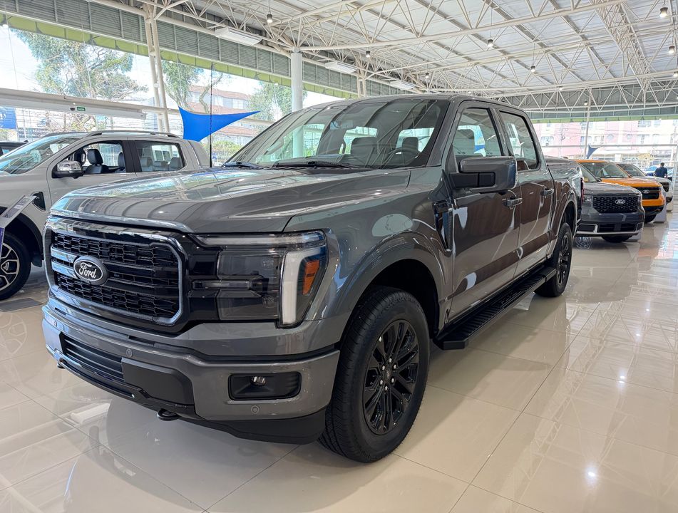 Ford F-150 Lariat Black 4x4 5.0 V8