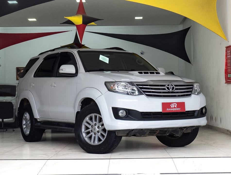 Toyota Hilux SW4 SRV D4-D 4x4 3.0 TDI Dies. Aut