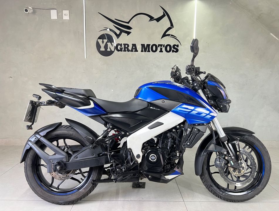 BAJAJ DOMINAR 200