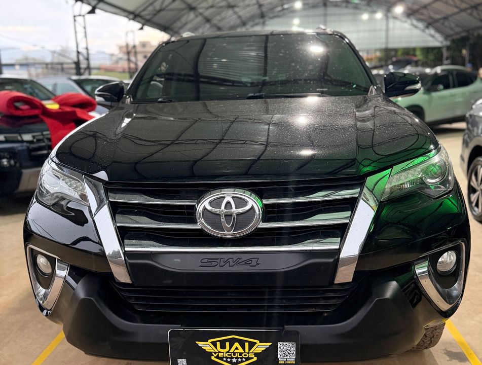 Toyota Hilux SW4 SR 4x2 2.7/ 2.7 Flex 16V Aut.