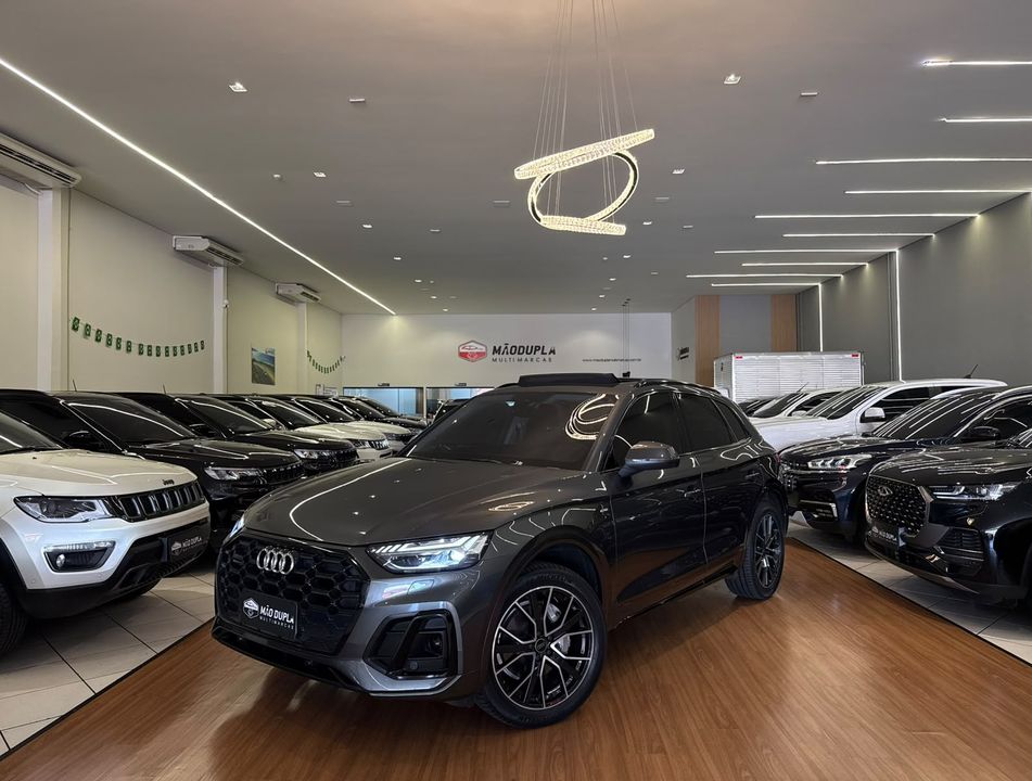 Audi Q5 S-Line Black 2.0 TFSI Quat. S-Tronic