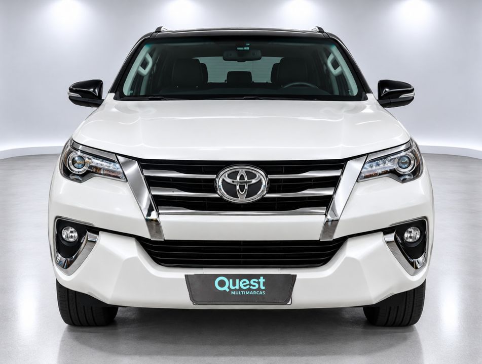Toyota Hilux SW4 SRX 4x4 2.8 TDI 16V Dies. Aut.