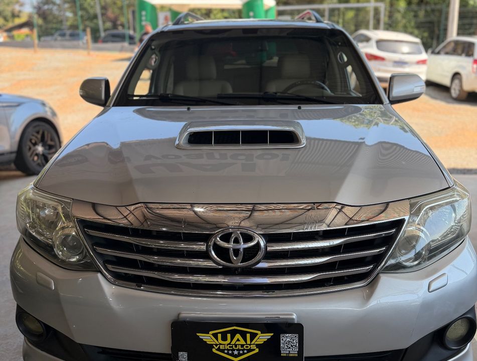 Toyota Hilux SW4 SRV D4-D 4x4 3.0 TDI Dies. Aut
