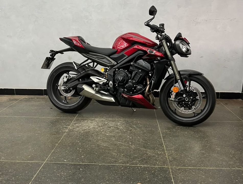 TRIUMPH STREET TRIPLE 765 RS