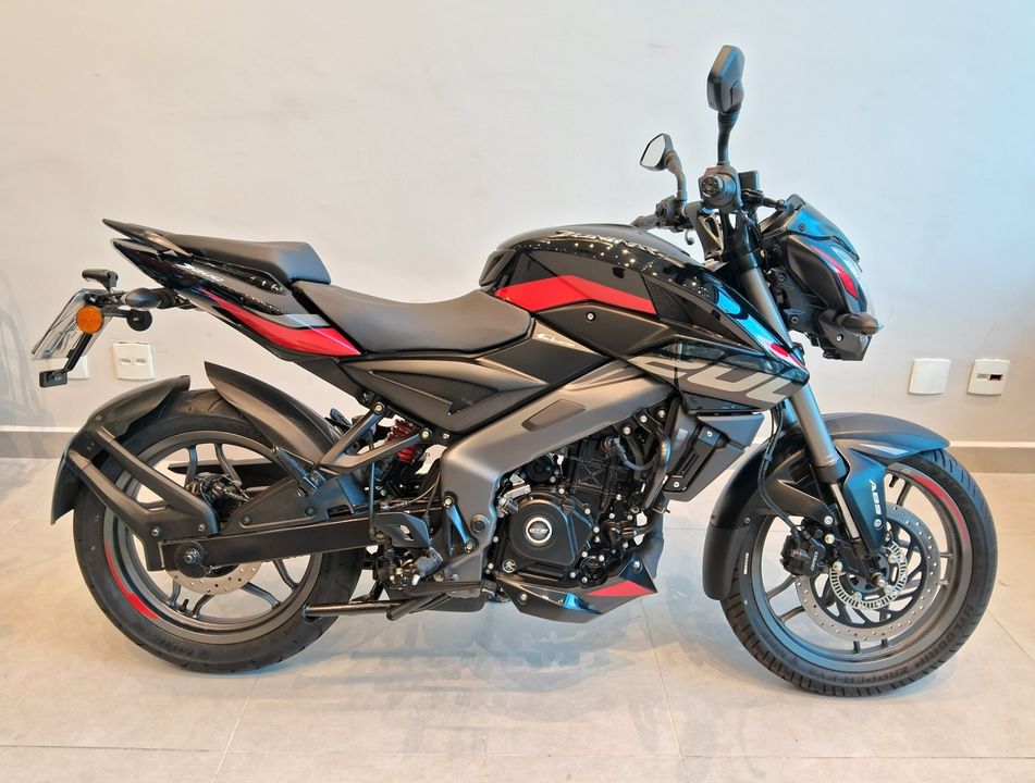 BAJAJ DOMINAR 200