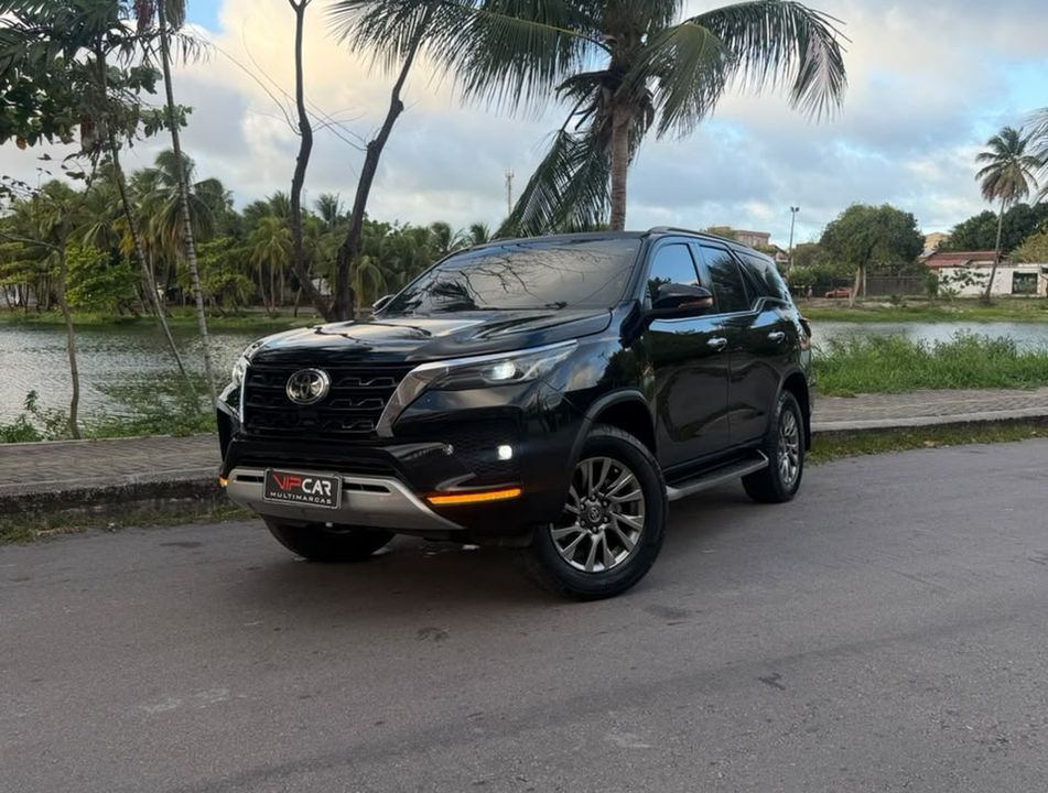 Toyota Hilux SW4 SRX 4x4 2.8 TDI 16V Dies. Aut.