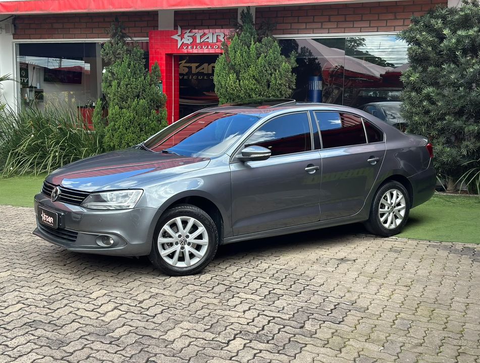 VolksWagen JETTA Comfortline 2.0 T.Flex 8V 4p Tipt.