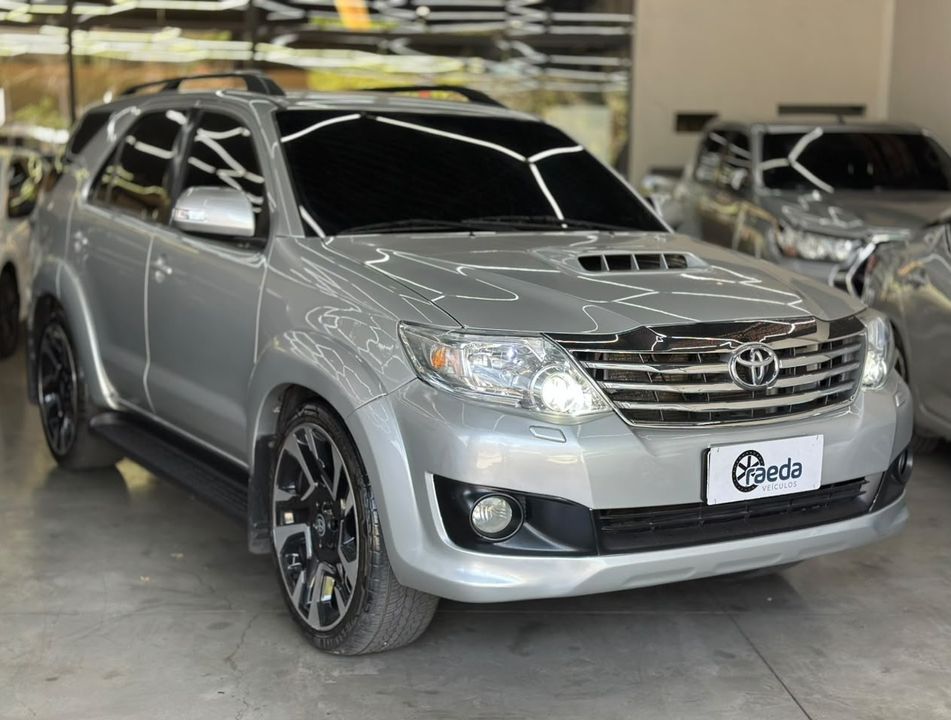 Toyota Hilux SW4 SRV D4-D 4x4 3.0 TDI Dies. Aut