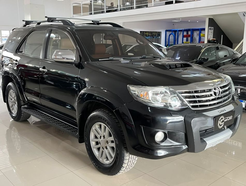 Toyota Hilux SW4 SRV D4-D 4x4 3.0 TDI Dies. Aut