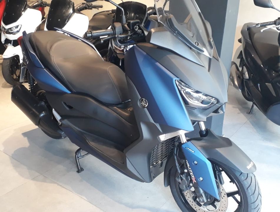 YAMAHA XMAX