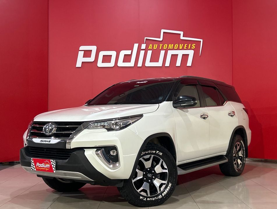 Toyota Hilux SW4 SRX Diamo. 4x4 2.8 TB Die Aut.