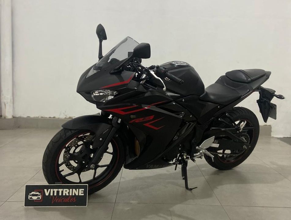 YAMAHA YZF R-3 321/ABS