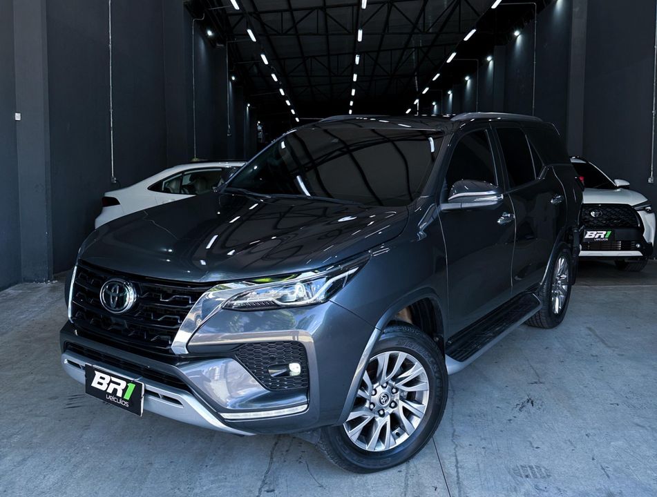 Toyota Hilux SW4 SRX 4x4 2.8 TDI 16V Dies. Aut.