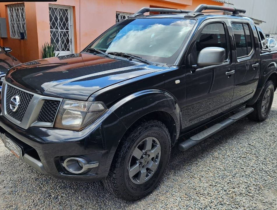 Nissan Frontier SV AT. CD 4x4 2.5 TB Dies. Aut.