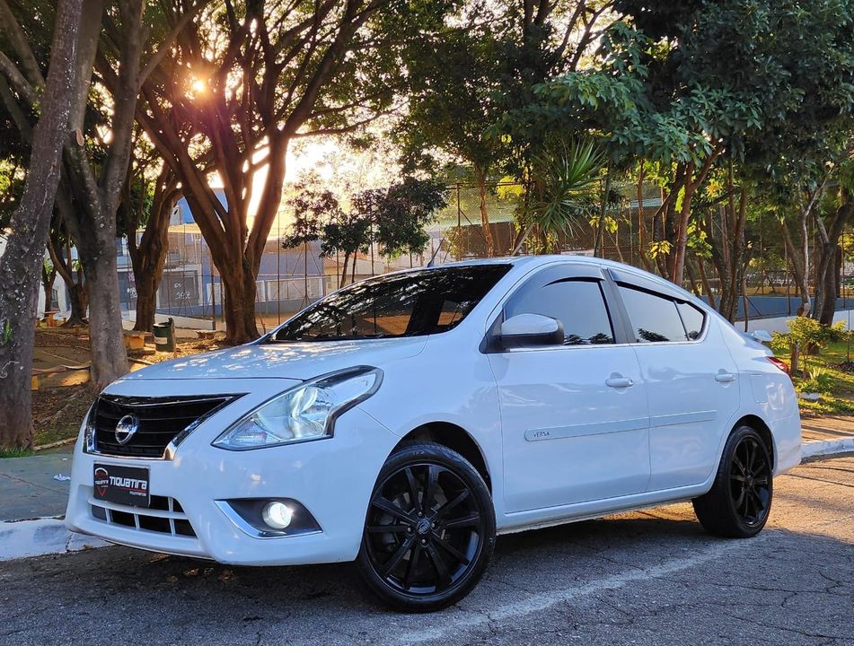 Nissan VERSA SV 1.6 16V FlexStart 4p Aut.