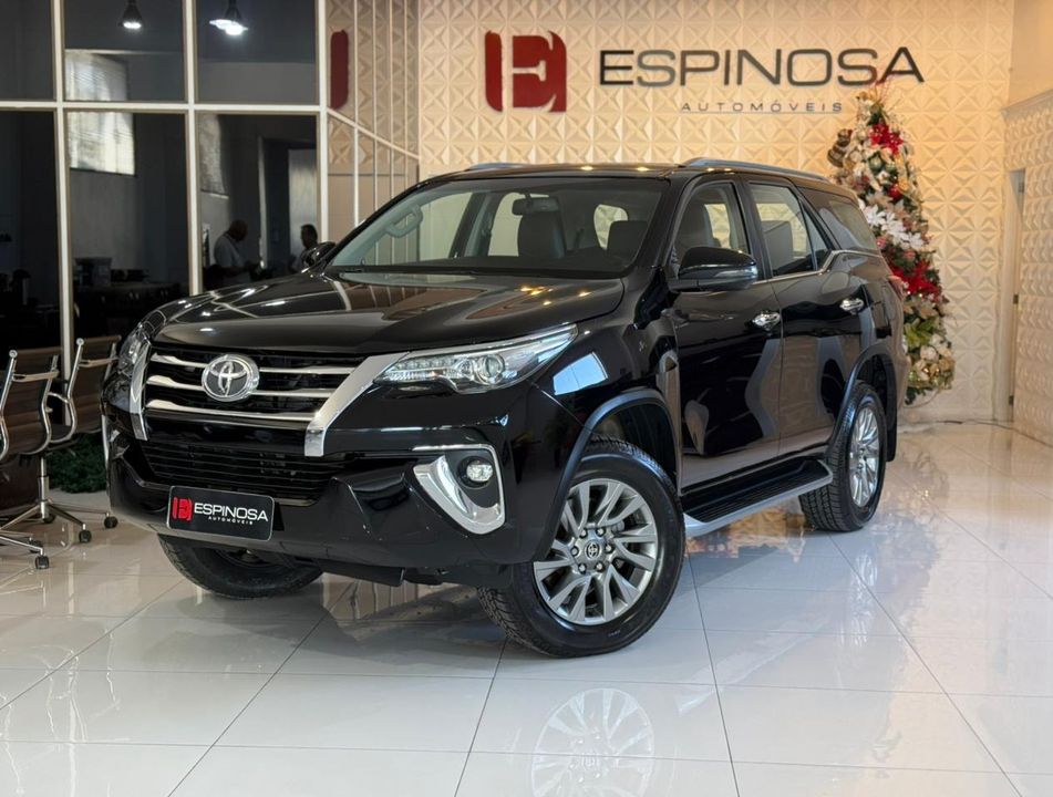 Toyota Hilux SW4 SRX 4x4 2.8 TDI 16V Dies. Aut.