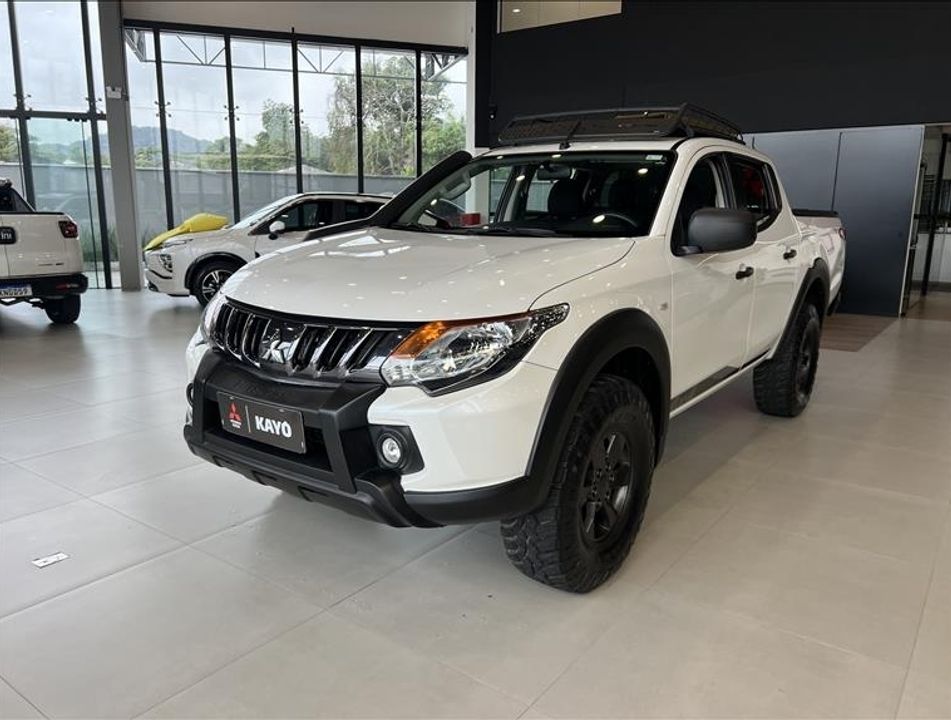 Mitsubishi L200 Triton Savana 2.4 D 4WD (Aut)