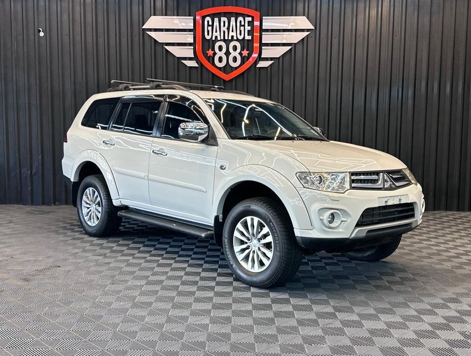 Mitsubishi Pajero HPE 3.2 4x4 T.I. Dies. 5p Aut.