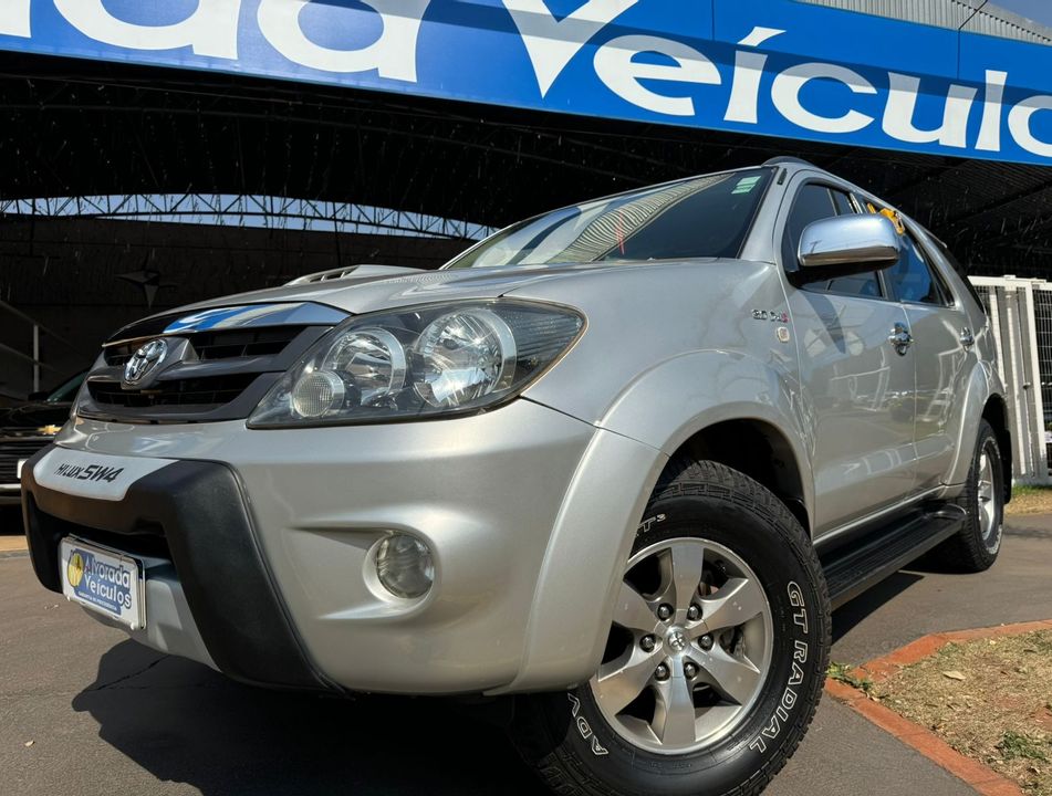 Toyota Hilux SW4 SRV D4-D 4x4 3.0 TDI Dies. Aut