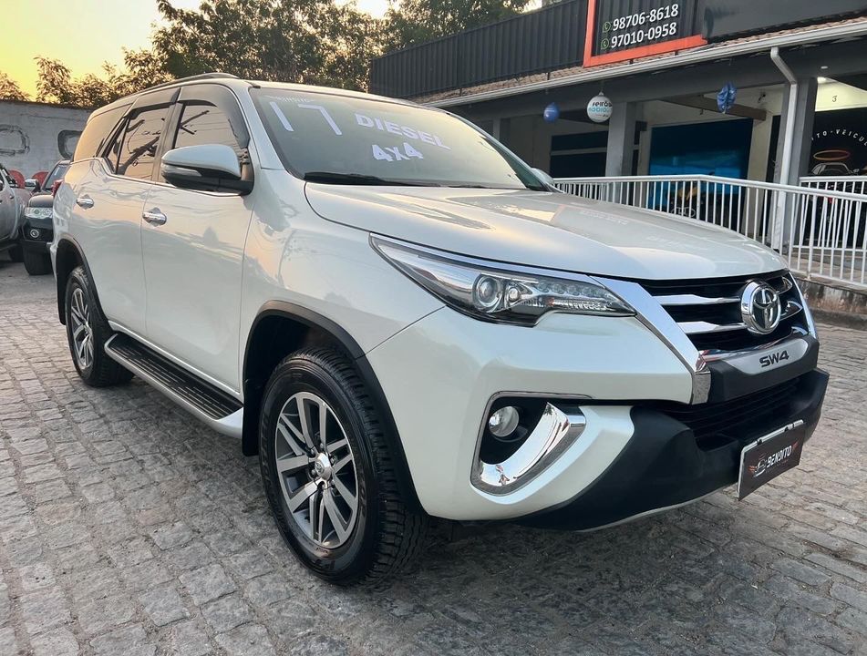 Toyota Hilux SW4 SRX 4x4 2.8 TDI 16V Dies. Aut.