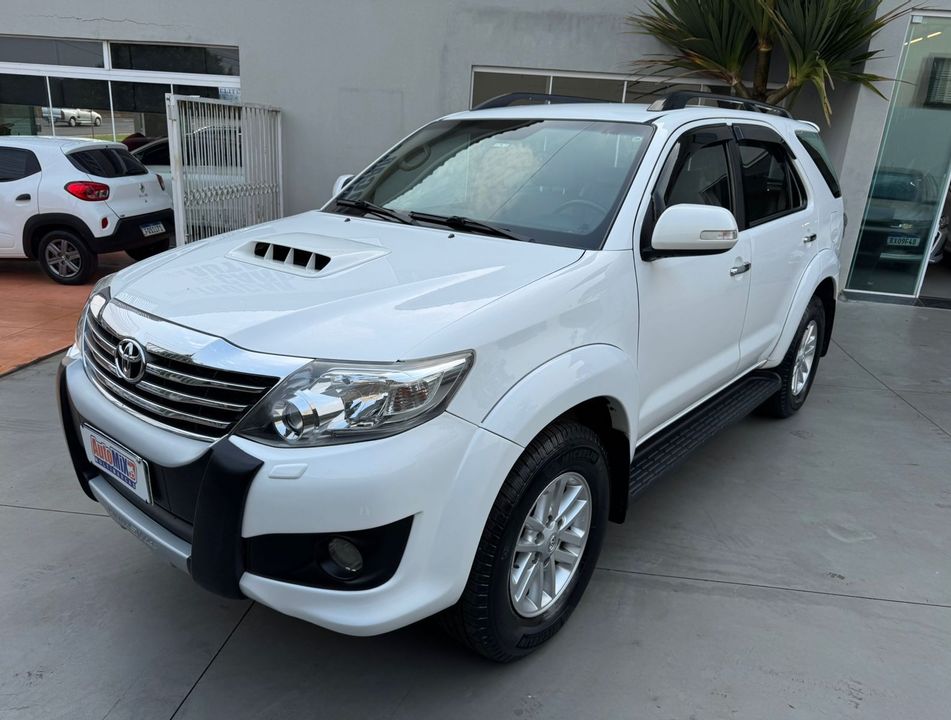 Toyota Hilux SW4 SRV D4-D 4x4 3.0 TDI Dies. Aut