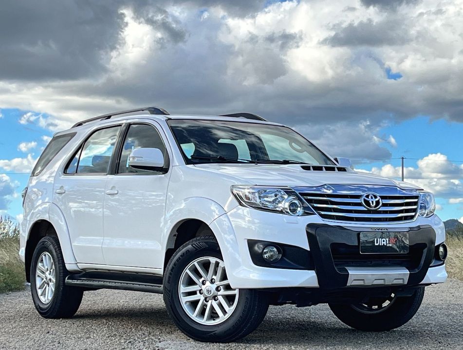 Toyota Hilux SW4 SRV D4-D 4x4 3.0 TDI Dies. Aut