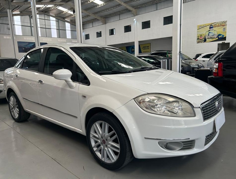 Fiat LINEA ESSENCE Dualogic 1.8 Flex 16V 4p