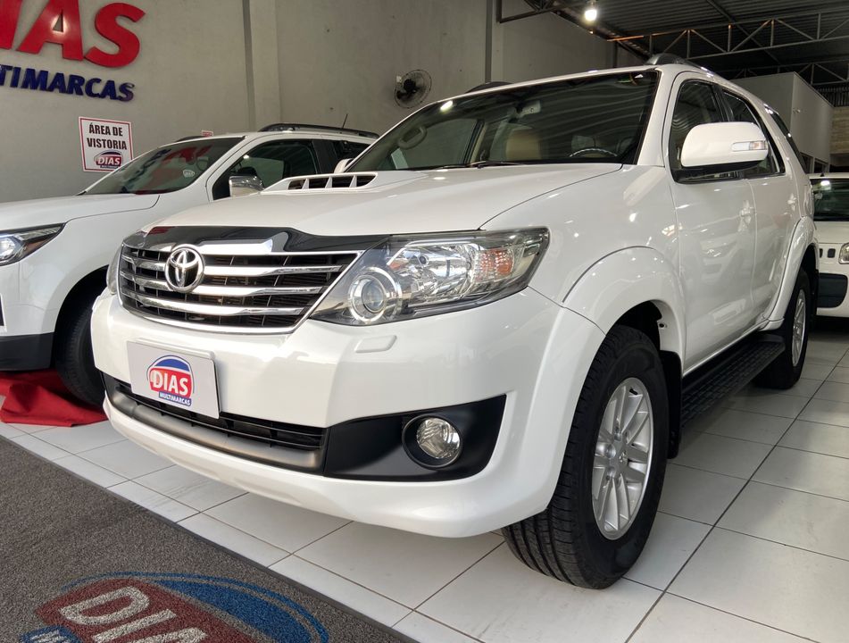 Toyota Hilux SW4 SRV D4-D 4x4 3.0 TDI Dies. Aut