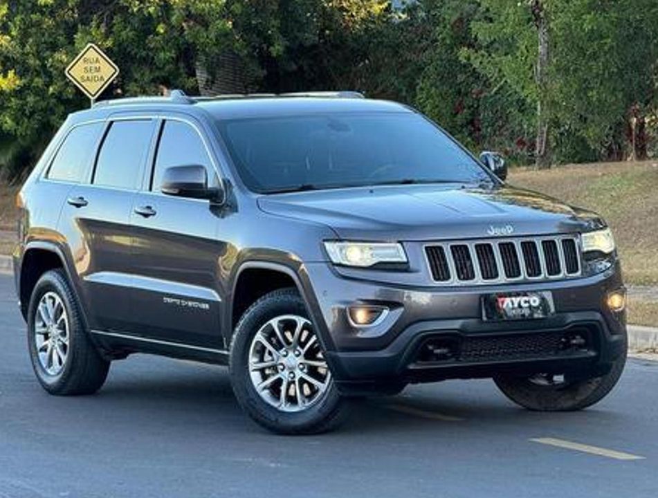 JEEP 3.6 LAREDO 4X4 V6 24V GASOLINA 4P AUTOMÁTICO