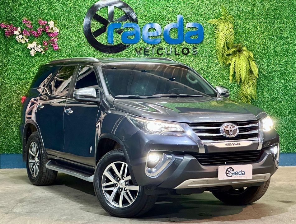 Toyota Hilux SW4 SRX 4x4 2.8 TDI 16V Dies. Aut.