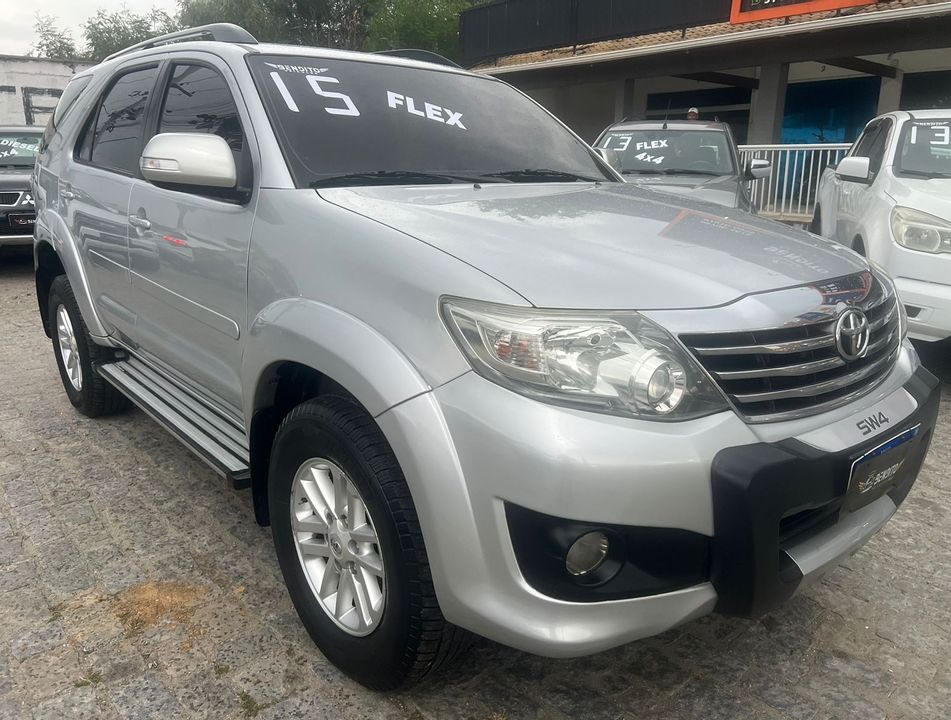 Toyota Hilux SW4 SR 4x2 2.7/ 2.7 Flex 16V Aut.