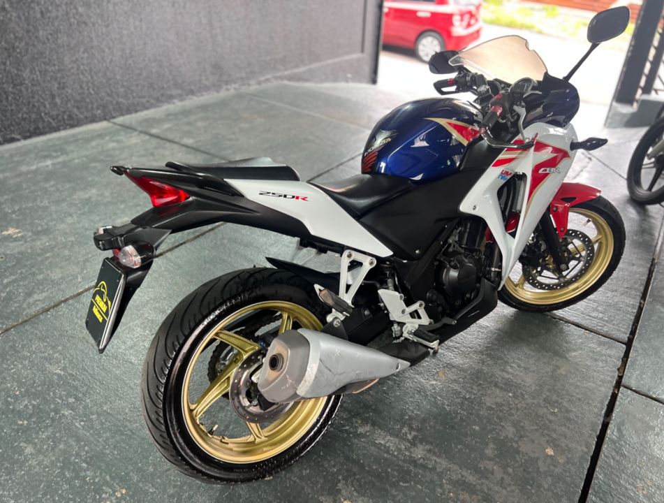 HONDA CBR 250R