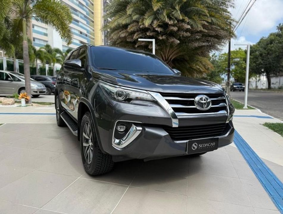 Toyota Hilux SW4 SRX 4x4 2.8 TDI 16V Dies. Aut.