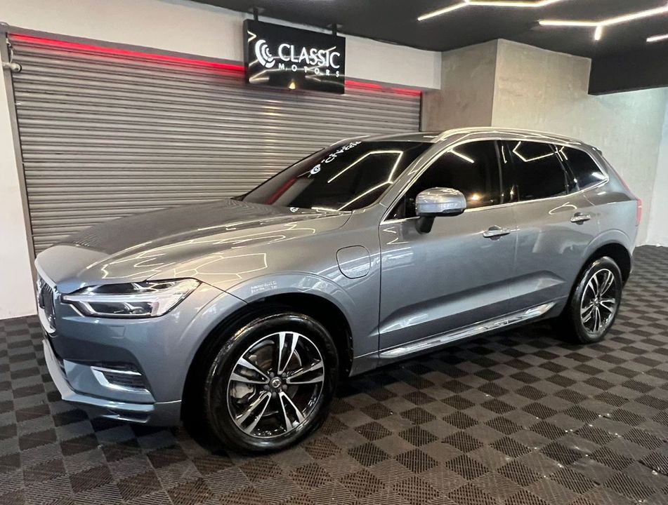 Volvo XC60 2.0 T8 Momentum Hybrid