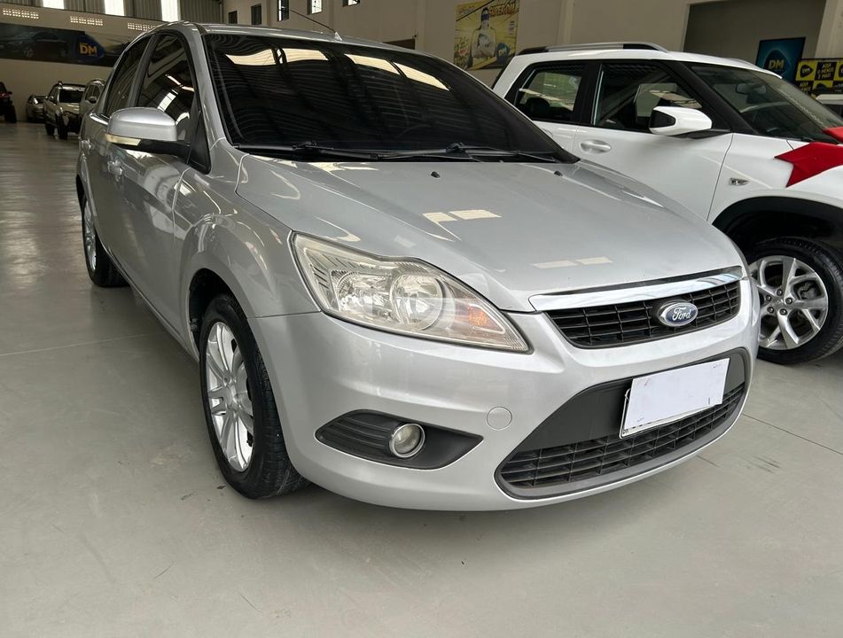 Ford Focus Sedan 2.0 16V/2.0 16V Flex 4p