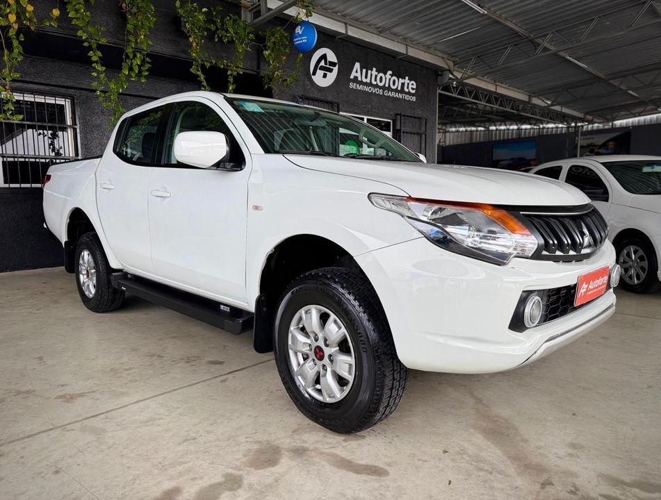 Mitsubishi L200 Tri. Outd. GLX 2.4 CD 4x4 Die. Mec.