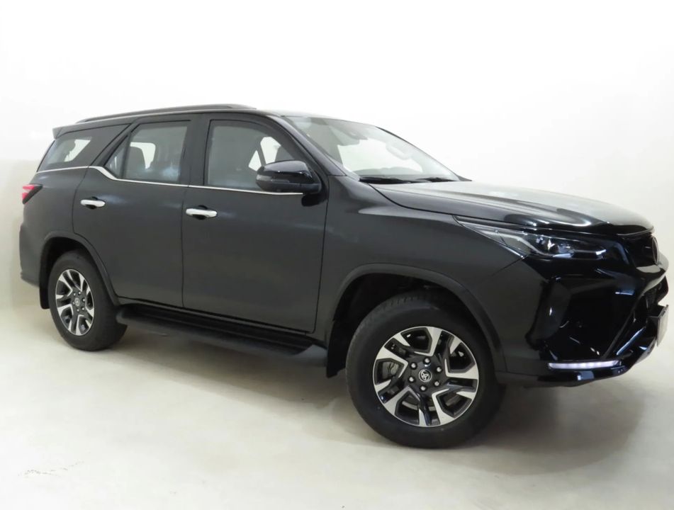 TOYOTA 2.8 D-4D TURBO DIESEL SRX PLATINUM 7L 4X4 AUTOMÁTICO