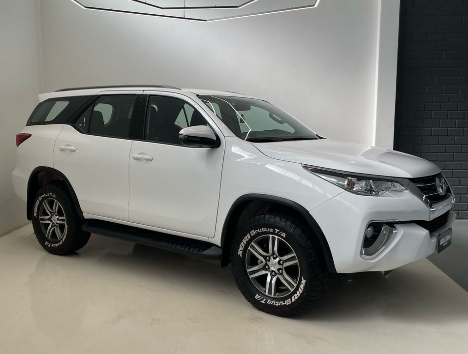 Toyota Hilux SW4 SR 4x2 2.7/ 2.7 Flex 16V Aut.