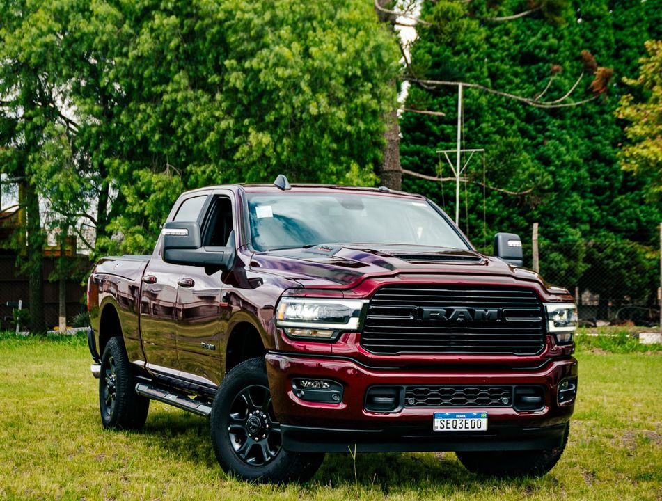 RAM 2500 LARAM. 6.7 NIGHT ED. TB CD 4x4 Die.