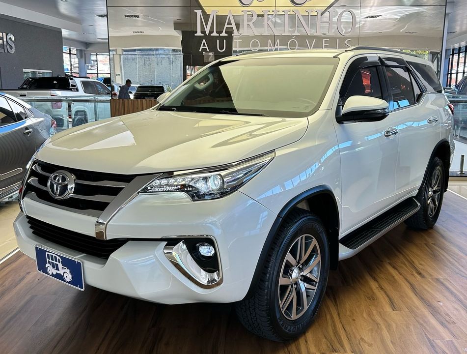 Toyota Hilux SW4 SRX 4x4 2.8 TDI 16V Dies. Aut.
