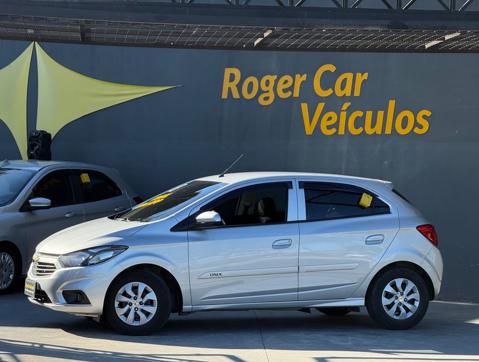 Chevrolet ONIX HATCH LT 1.0 8V FlexPower 5p Mec.