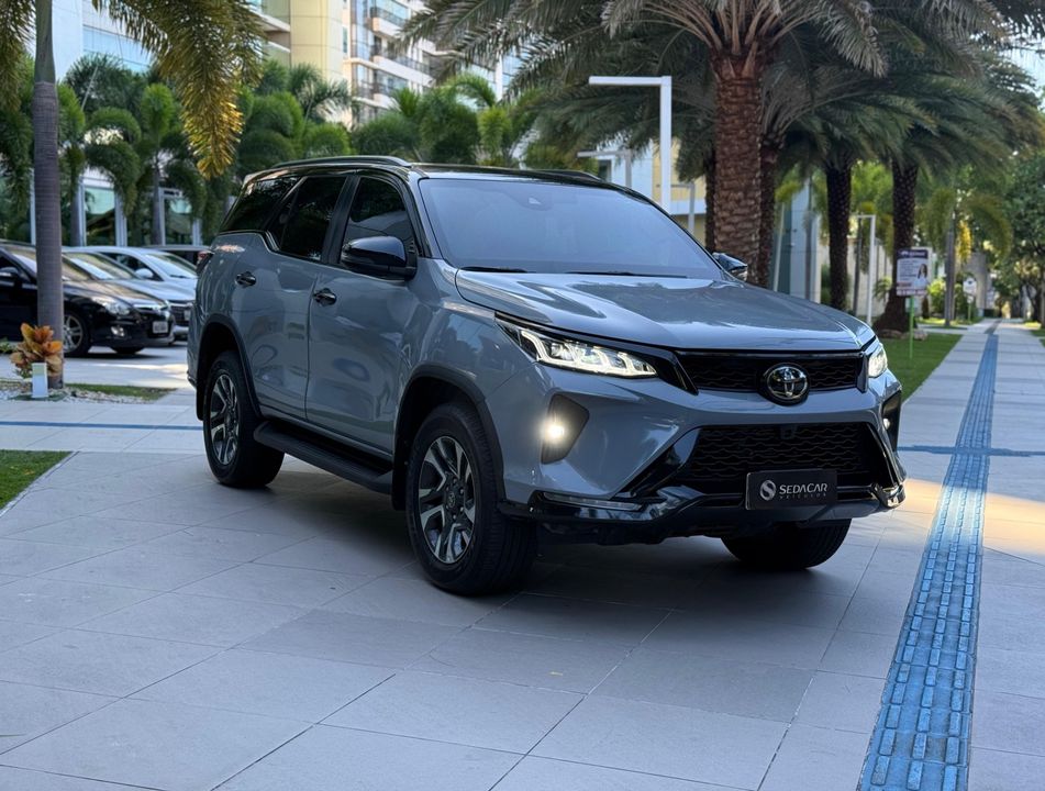 Toyota Hilux SW4 SRX Diamo. 4x4 2.8 TB Die Aut.