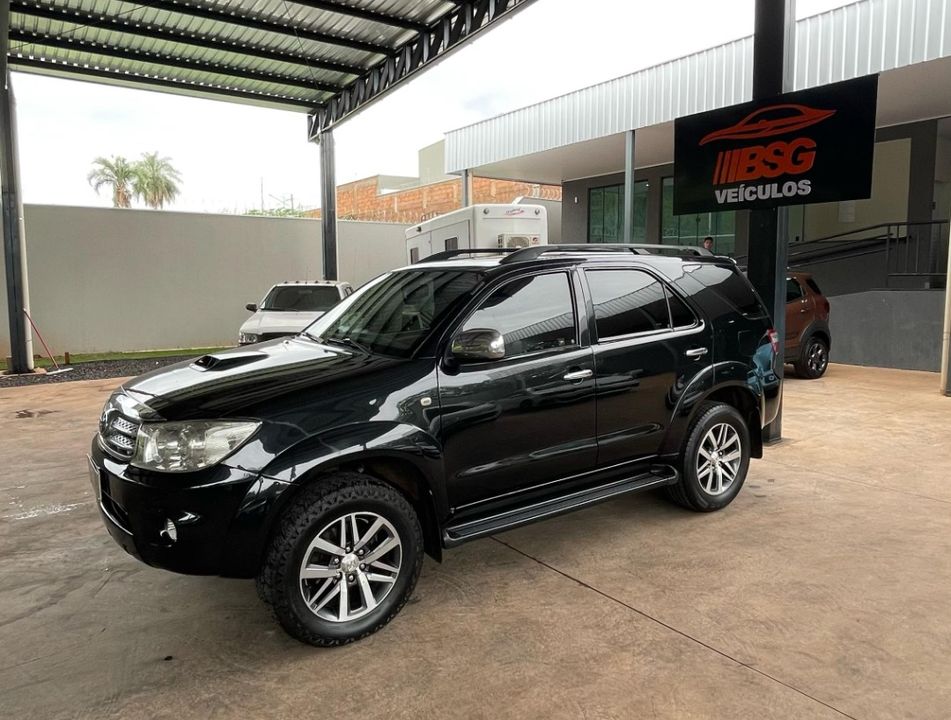 Toyota Hilux SW4 SRV D4-D 4x4 3.0 TDI Dies. Aut