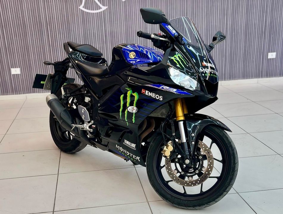 YAMAHA YZF R-3 321/ABS