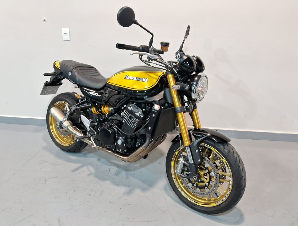 KAWASAKI Z 900 RS R Edition