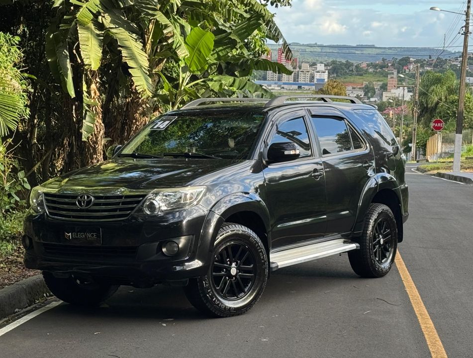 Toyota Hilux SW4 SR 4x2 2.7/ 2.7 Flex 16V Aut.