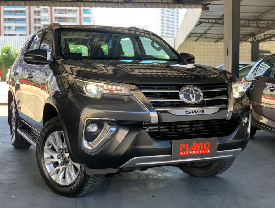 Toyota Hilux SW4 SRX 4x4 2.8 TDI 16V Dies. Aut.