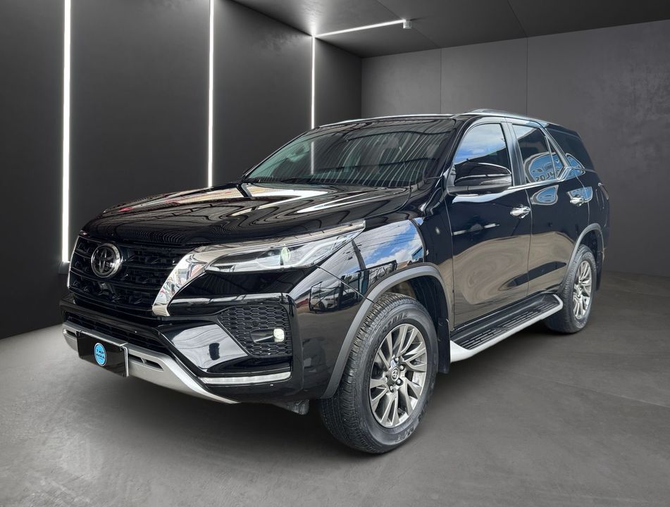 Toyota Hilux SW4 SRX 4x4 2.8 TDI 16V Dies. Aut.