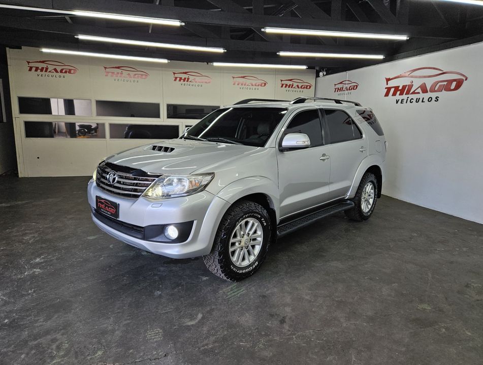Toyota Hilux SW4 SRV D4-D 4x4 3.0 TDI Dies. Aut